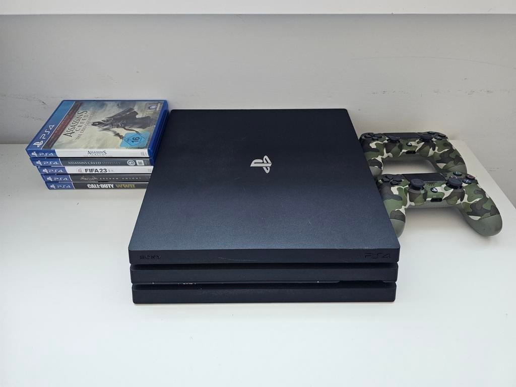 PS4 Pro 1TB met 2 controllers en 5 games, Ophalen, Met games, Met 2 controllers, Zo goed als nieuw