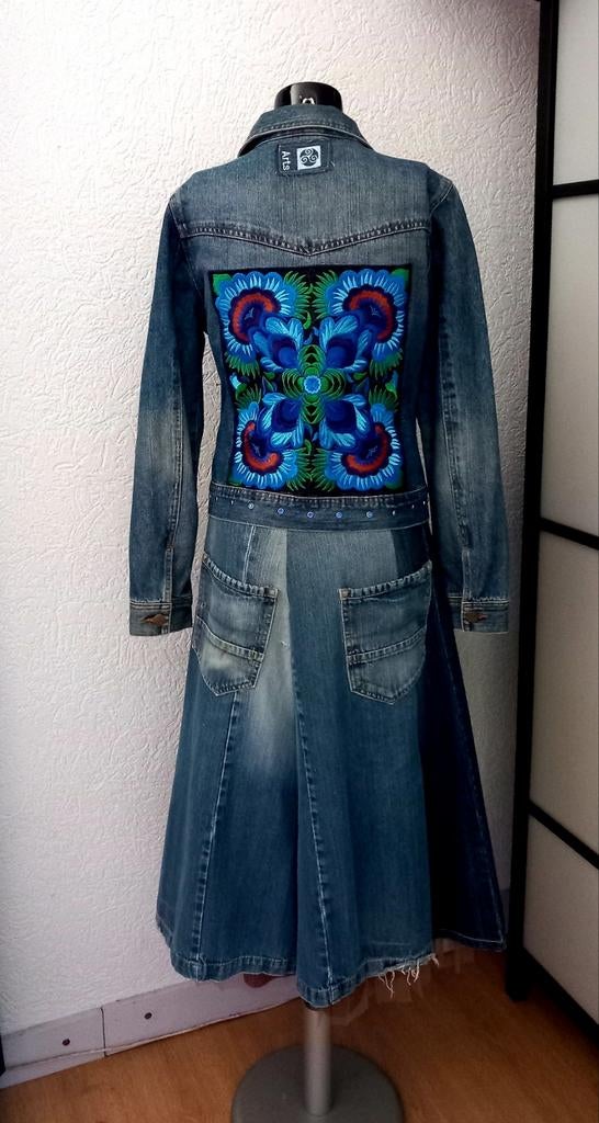 Lange denim spijkerjas/vest, met applicatie, Maat 38/40 (M), Blauw, Ophalen of Verzenden, Zo goed als nieuw