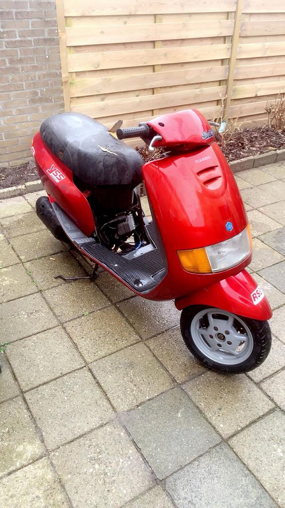 Piaggio sfera 125cc 4takt, Fietsen en Brommers, Ophalen of Verzenden, Zo goed als nieuw, Benzine, Zip