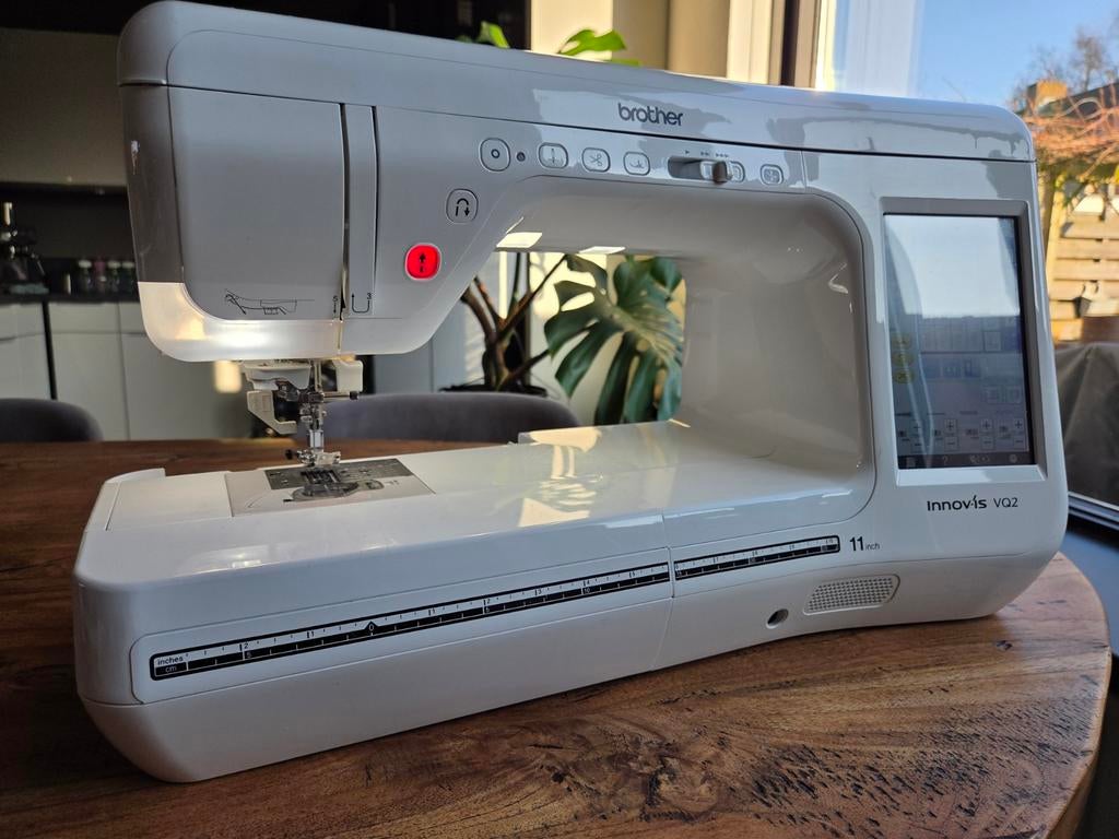 Naaimachine Brother Innov-is VQ2

+ accessoires, Ophalen, Gebruikt, Naaimachine, Brother