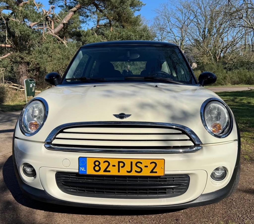 Mini (r56) 1.6 75pk 2011 Wit, Auto's, Voorwielaandrijving, Euro 5, Stof, 4 stoelen
