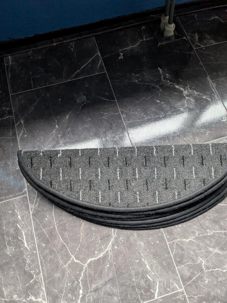 Traptreden grijs met patroon, Huis en Inrichting, Stoffering | Vloerbedekking, Ophalen, Gebruikt, Grijs, Minder dan 10 m²