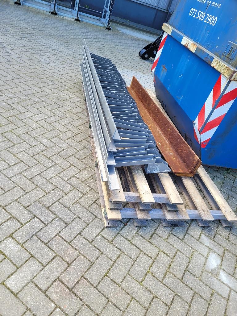 hoeklijnen en geveldragers, Ophalen, Gebruikt, 250 mm of meer, Overige typen