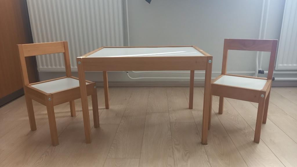 kindertafeltje met 2 stoelen, Ophalen, Gebruikt, Tafel(s) en Stoel(en)
