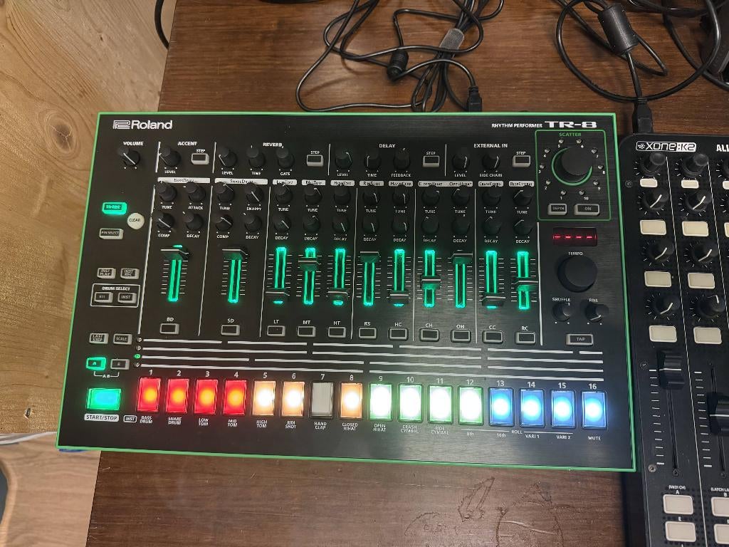 Roland TR-8 Rhythm Performer, Dj