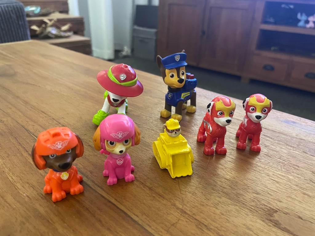 7 figuurtjes / poppetjes van paw patrol hondjes., Ophalen of Verzenden, Gebruikt
