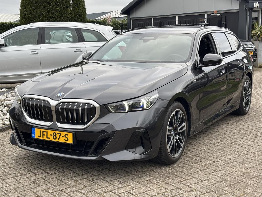 BMW 5 Serie Touring 540D X-Drive 2024 M-Sportpakket Btw Pano, Automaat, Gebruikt, 2993 cc, 2000 kg