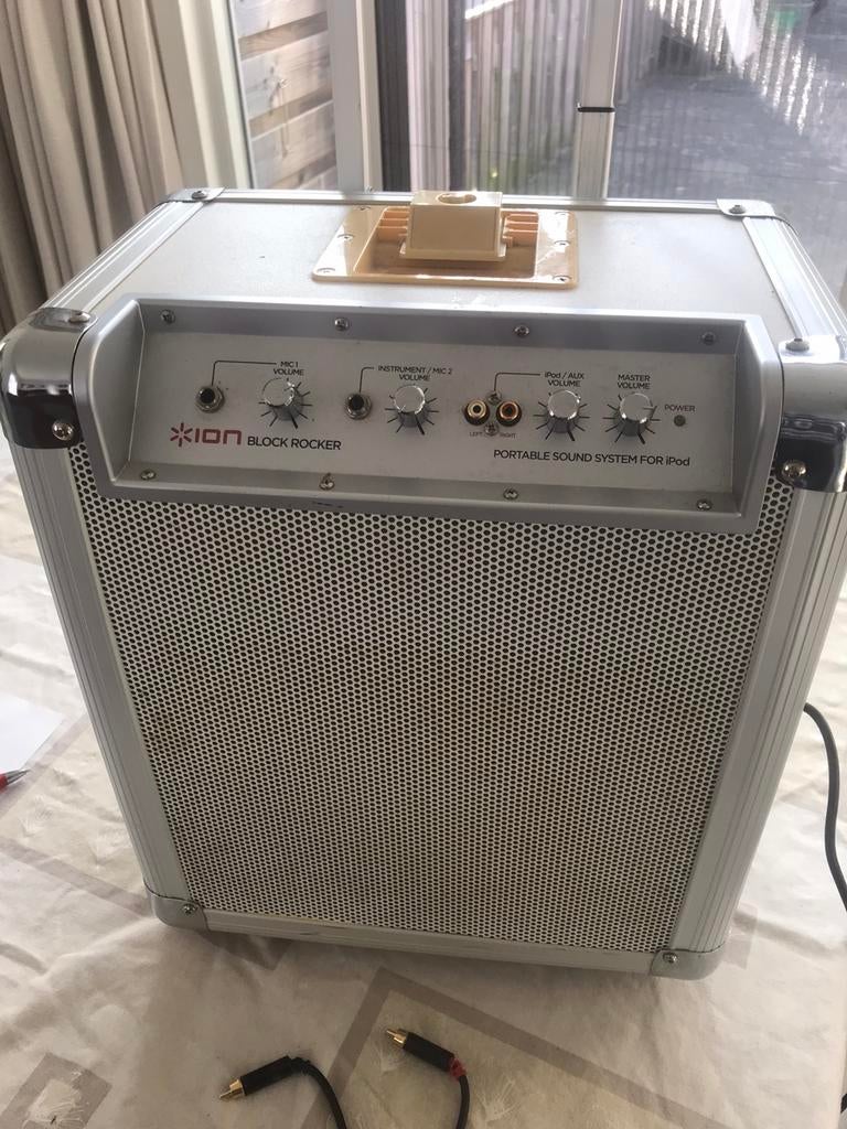 Draagbaar geluidssysteem ION Block Rocker., Ophalen, Gebruikt, Complete set