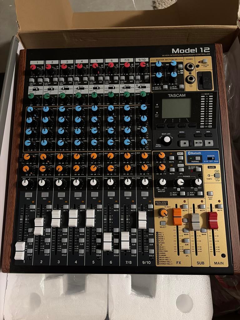Tascam Model 12, Ophalen, Gebruikt, 10 tot 20 kanalen, Microfooningang