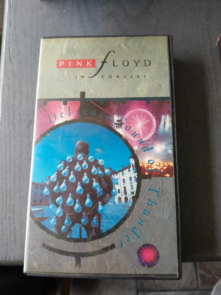 Pink Floyd in concert, Delicate Sound of Thunder VHS, Alle leeftijden, Ophalen of Verzenden, Gebruikt, Muziek en Concerten