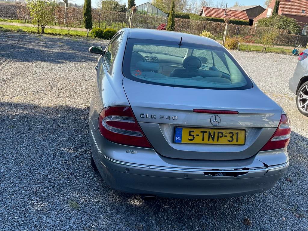 Mercedes-Benz CLK 240 Coupe AUT 2002 Beige, Auto's, Automaat, Achterwielaandrijving, 2597 cc, Grijs