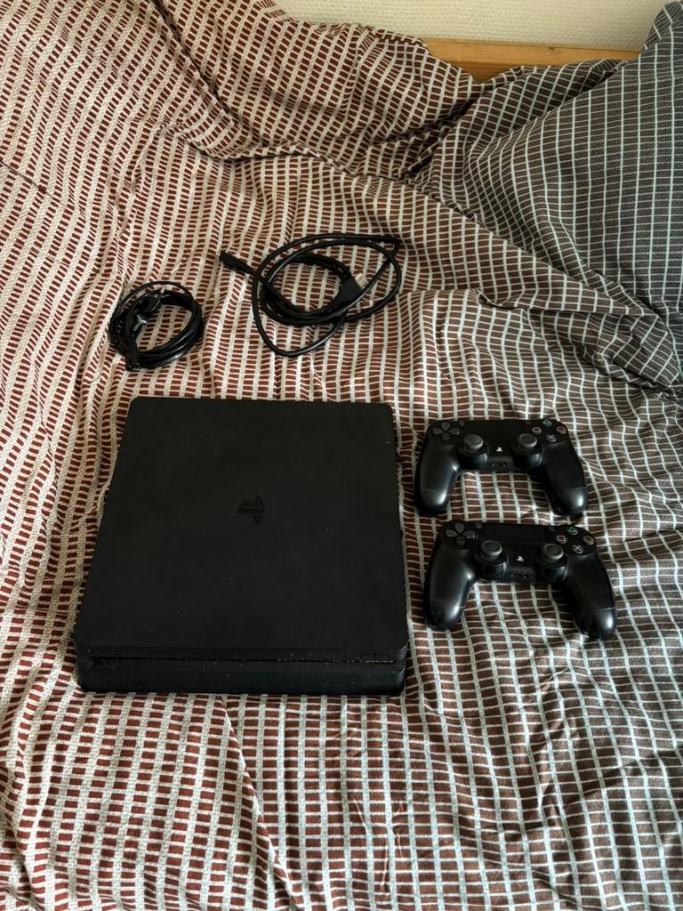 Ps4 slim 500gb, 2 controllers + HDMI kabel, Spelcomputers en Games, Spelcomputers | Sony PlayStation 4, Ophalen of Verzenden, Zo goed als nieuw