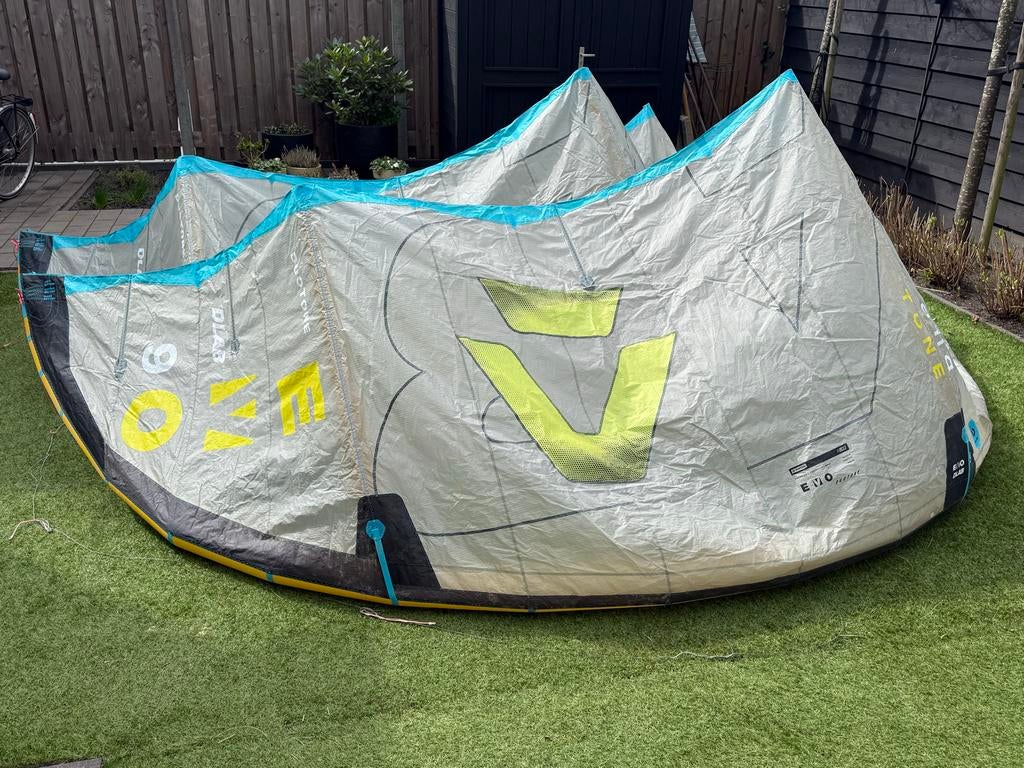 Duotone EVO 8m en 9m DLAB 2025 met bar (zo goed als nieuw), Watersport en Boten, Kitesurfen, Gebruikt, 8 m², Bar, Geen board