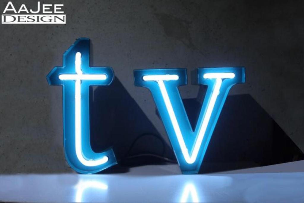 Werkende NEON LETTERS - Meerdere op voorraad - 1990's, Ophalen of Verzenden, Gebruikt, Glas, Vintage industrieel