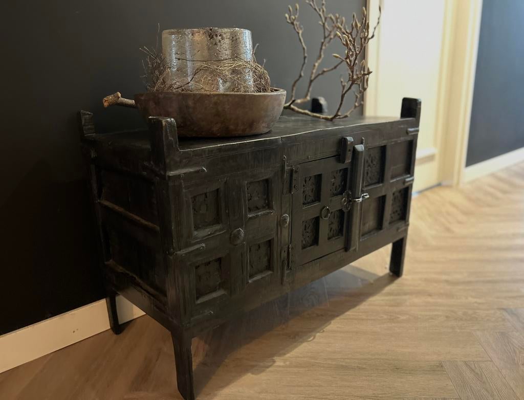 Kleine zwarte damchiya kist kastje india oosters sober sleet, Ophalen