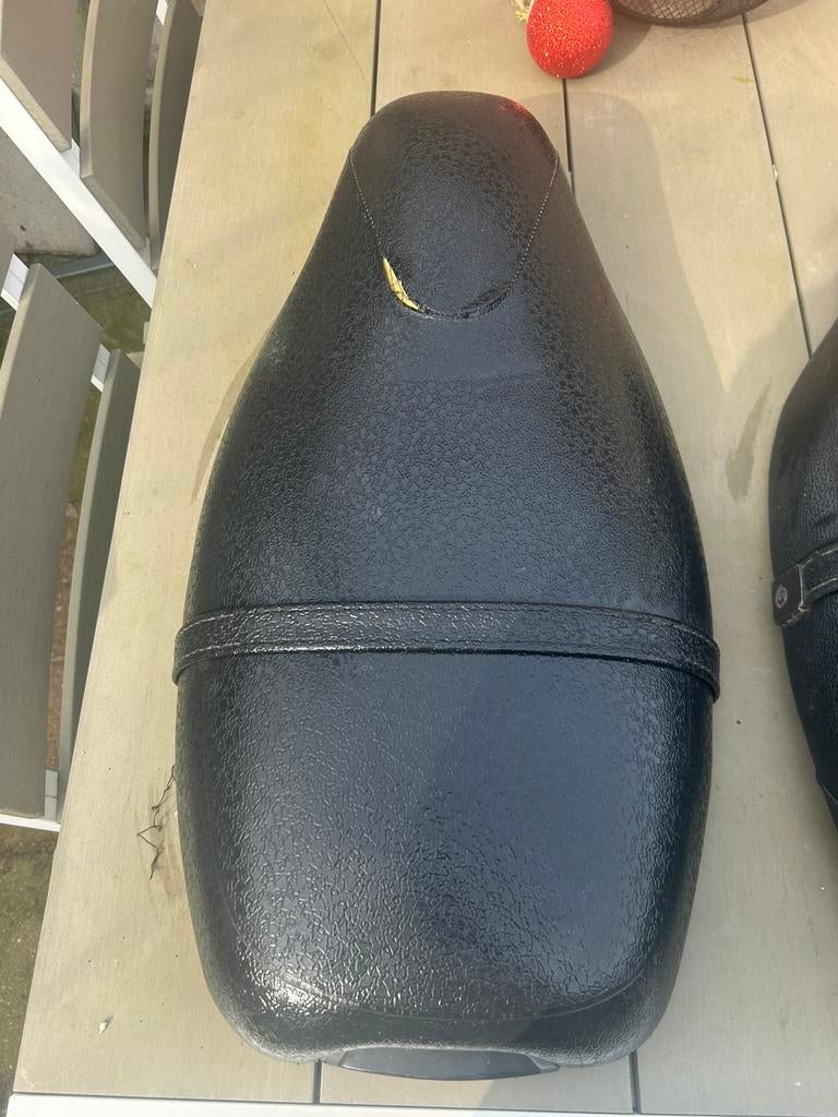 Typhoon zadels, Ophalen, Zo goed als nieuw, Zadel, Piaggio