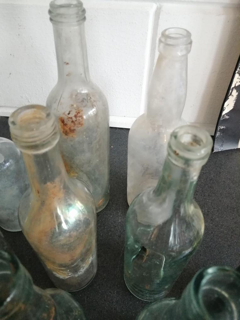 Verzameling oude flesjes 18 stuks in vintage staat verkerend, Antiek en Kunst, Ophalen of Verzenden