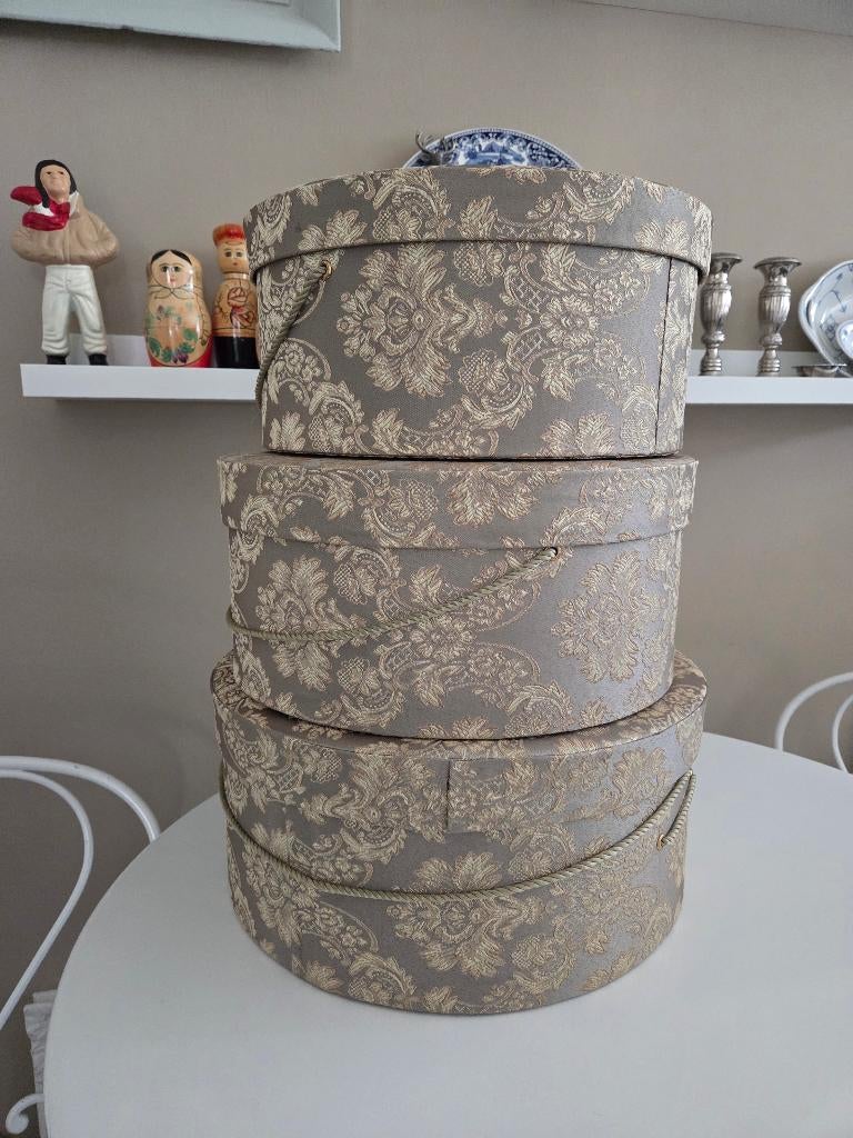 3 gestoffeerde opbergdozen of hoedendozen, Ophalen of Verzenden