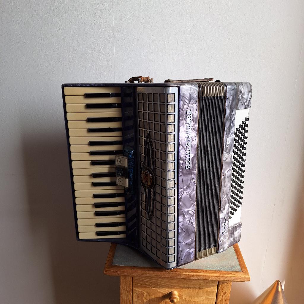 accordeon royal standaard, Muziek en Instrumenten, Accordeons, Gebruikt, Met riemen, 80-bas, Ophalen