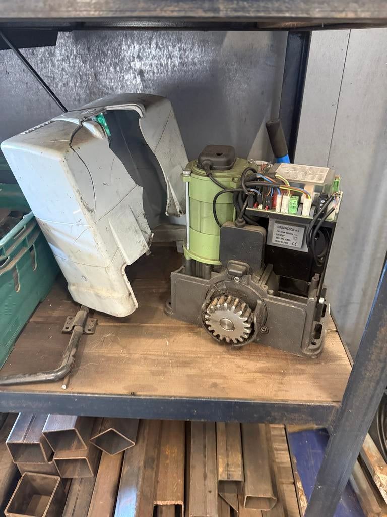 Fandini motor/ heras poort, Ophalen of Verzenden, Gebruikt, Overige materialen, Overige typen