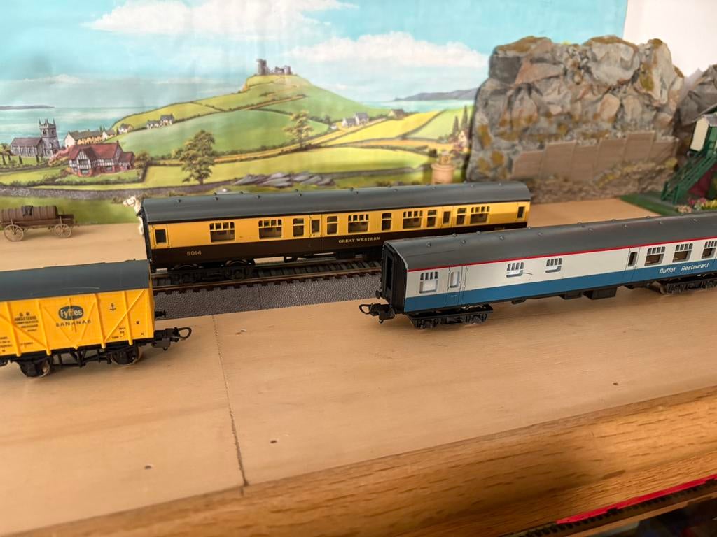 Lima 3x Engelse wagons in H0, Gebruikt, Gelijkstroom, Verzenden, Wagon