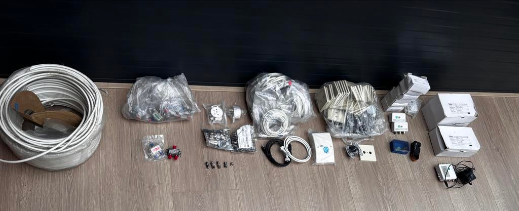 Grote partij coax- en netwerkmaterialen (ziggo), Ophalen, Zo goed als nieuw, 10 meter of meer, Coaxiale kabel