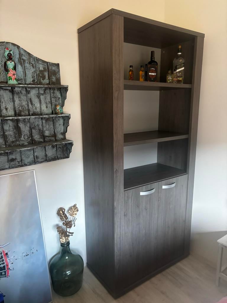 Donkergrijze boekenkast met 2 deurtjes - Babypark, Ophalen, Gebruikt, 50 tot 100 cm, 150 tot 200 cm