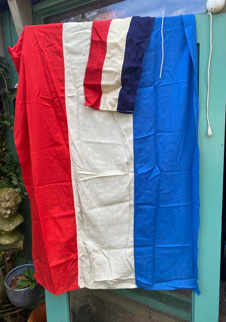 Twee nederlandse vlaggen jaren 40, Ophalen of Verzenden, Zo goed als nieuw