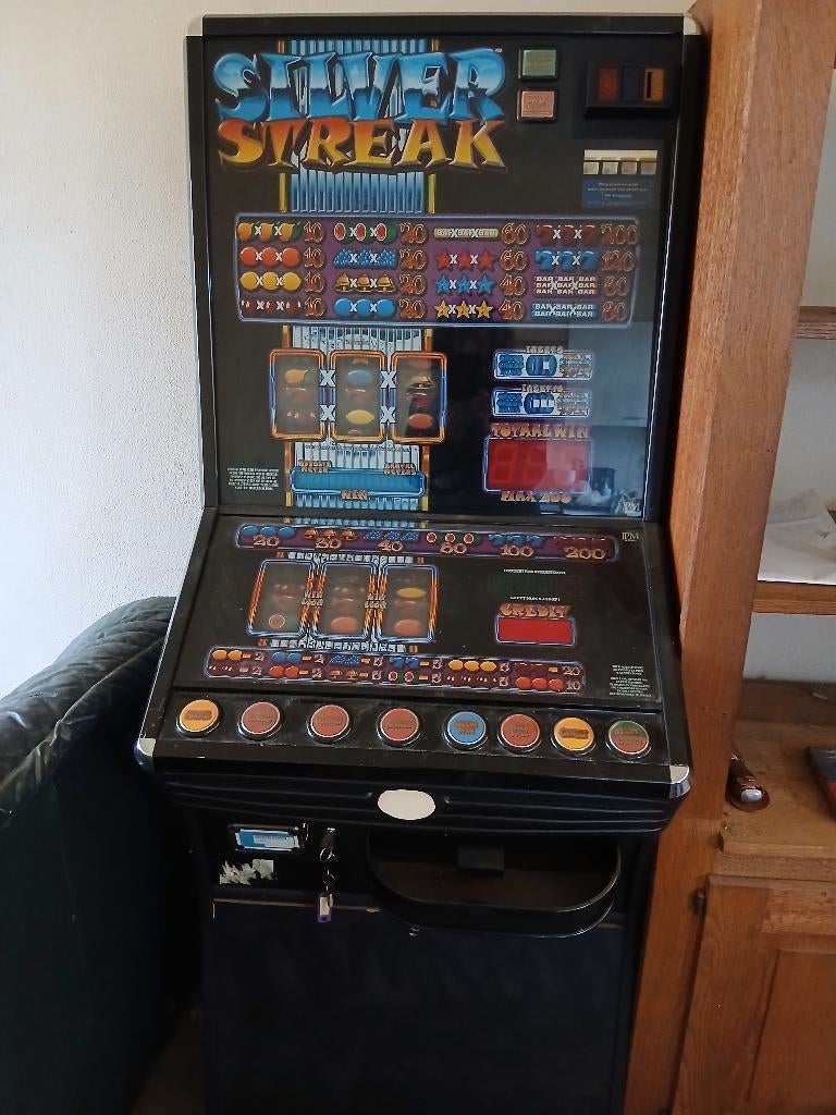 gokkast, Gulden, Ophalen, Gebruikt, Met sleutels