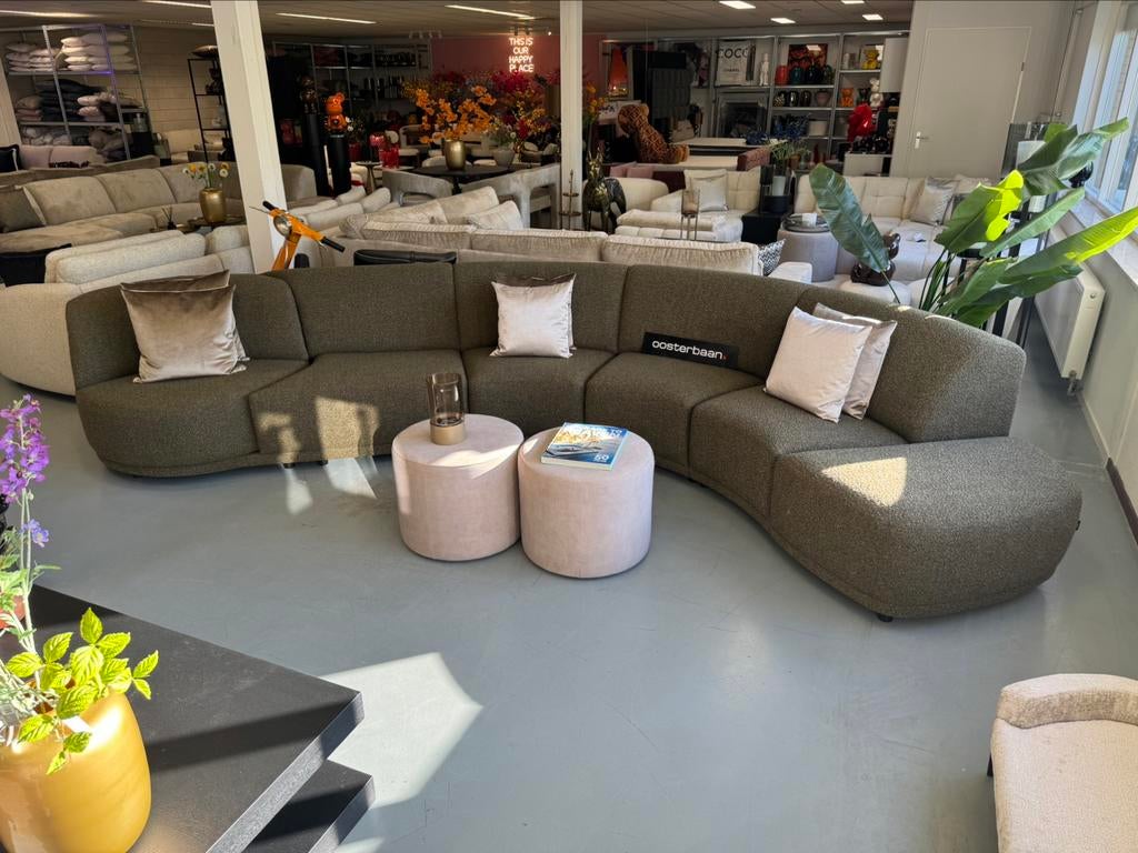 Luxe Ovale Loungebank Clyde + Draaifauteuil NIEUW - Uniek, Info@oosterbaanwonen.nl, Venus 31 8448CE Heerenveen, Hoekbank, Oosterbaan Wonen