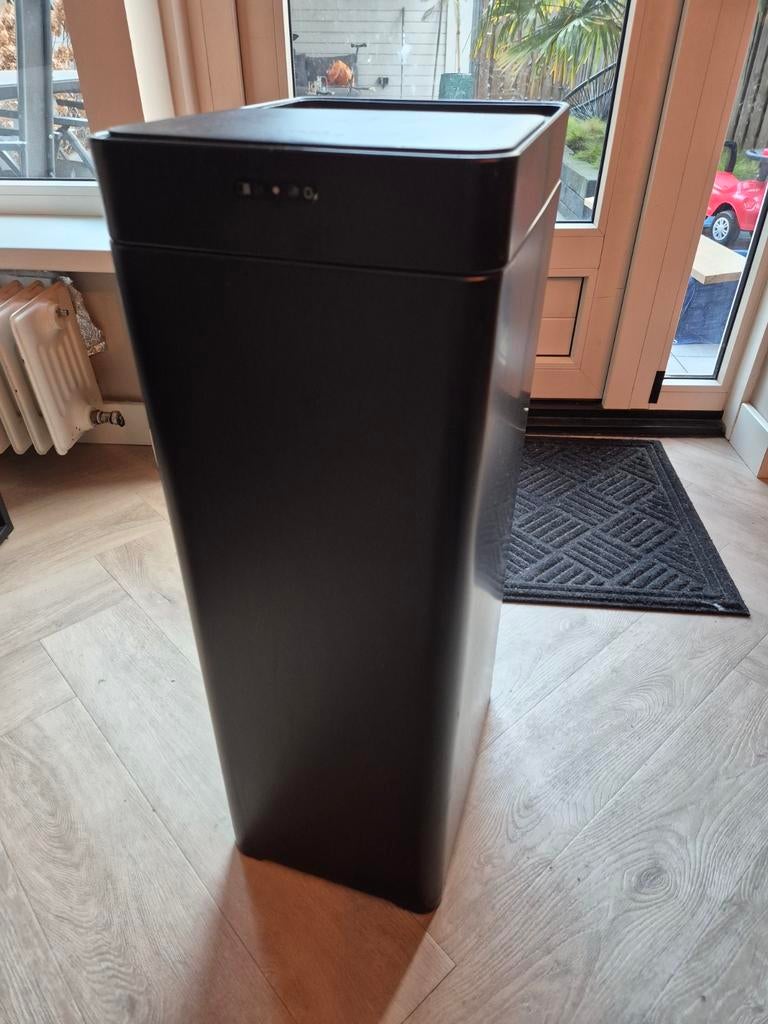 Zwarte prullenbak met sensor - 34x25x73 cm, Ophalen, Kunststof, Gebruikt, 40 liter of meer