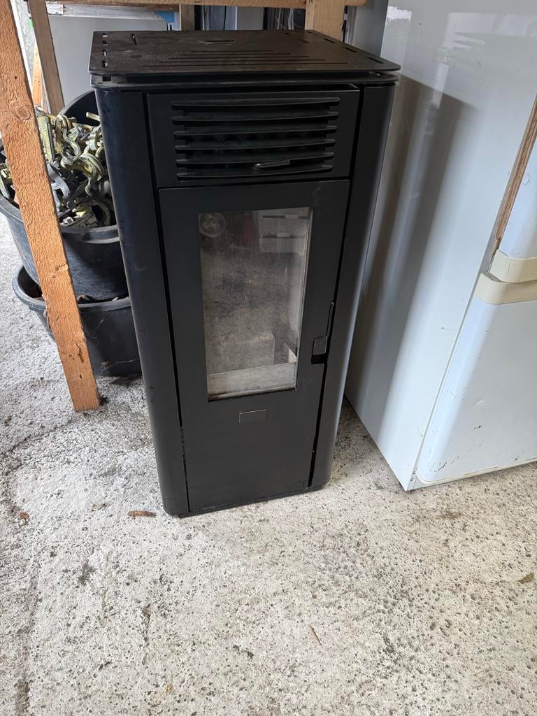 Pelletkachel 9/10 met buizen en wifi afstandsbediening, Gebruikt, Ophalen of Verzenden, Pelletkachel, Vrijstaand