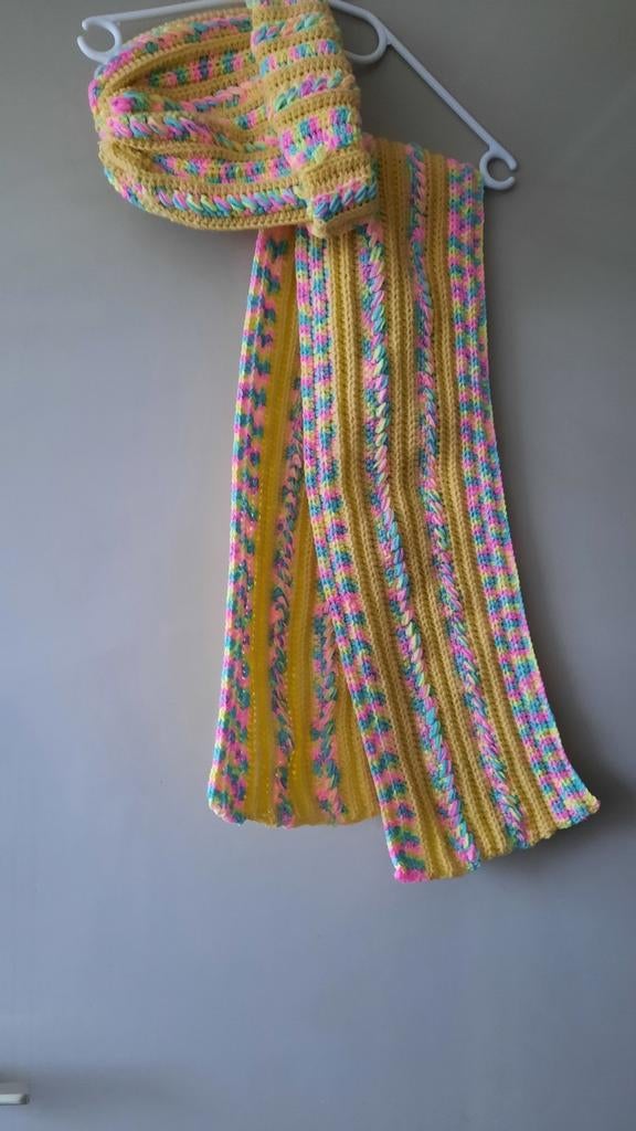 Warme vrolijke sjaal met dito muts, Kleding | Dames, Ophalen of Verzenden, Nieuw, Maat 46/48 (XL) of groter, Sjaal