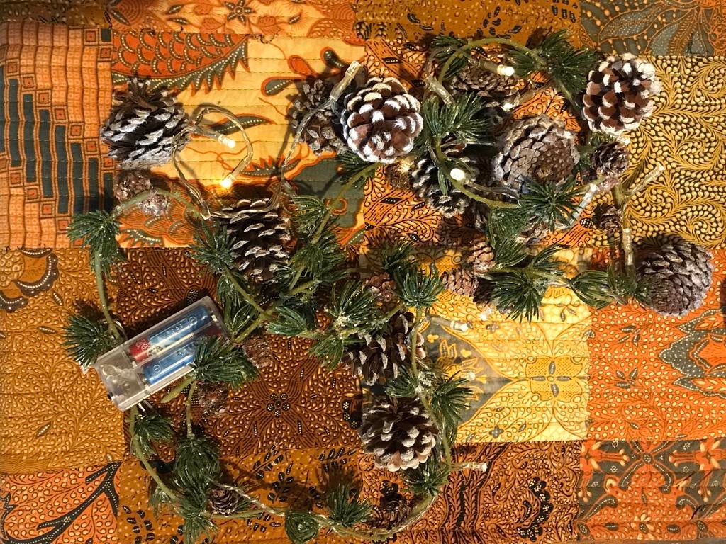 Lichtsnoer dennenappel groen sneeuw kerst, Diversen, Kerst, Verzenden