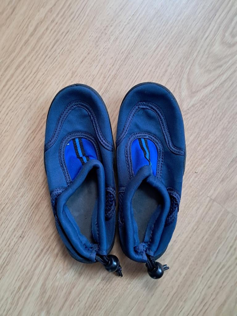 Blauwe waterschoenen maat 28, Kinderen en Baby's, Kinderkleding | Schoenen en Sokken, Gebruikt, Jongen of Meisje, Overige typen