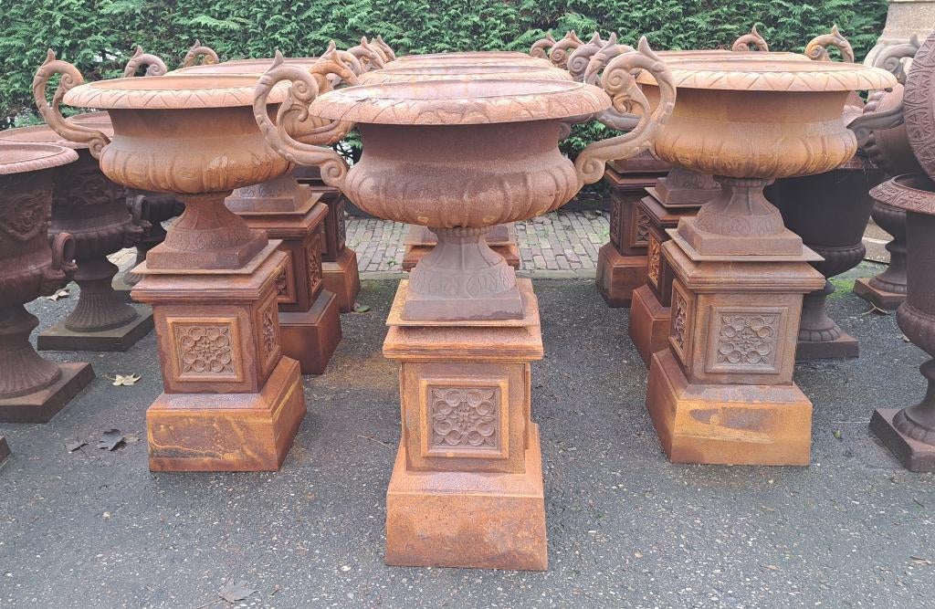 Antiek gietijzer model tuinvaas bloembak op zuil 98 cm hoog, Antiek en Kunst, Ophalen