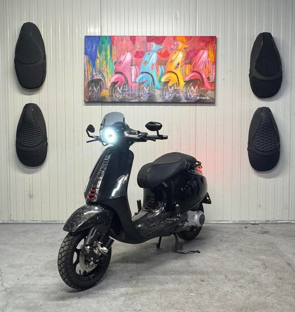 Vespa sprint 125cc, Fietsen en Brommers, Ophalen, Overige modellen, 125 cc, Zo goed als nieuw