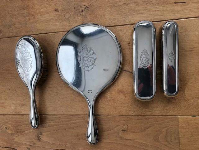 Zilveren 4-delig kapstel (spiegel en 3 borstels) antiek, Antiek en Kunst, Antiek | Spiegels, Minder dan 50 cm, Ovaal, Ophalen of Verzenden