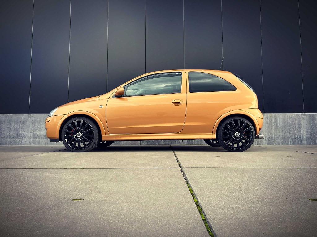 Opel Corsa GSi 1.8 16V - 2004, 1796 cc, Metallic lak, Handgeschakeld, Grijs