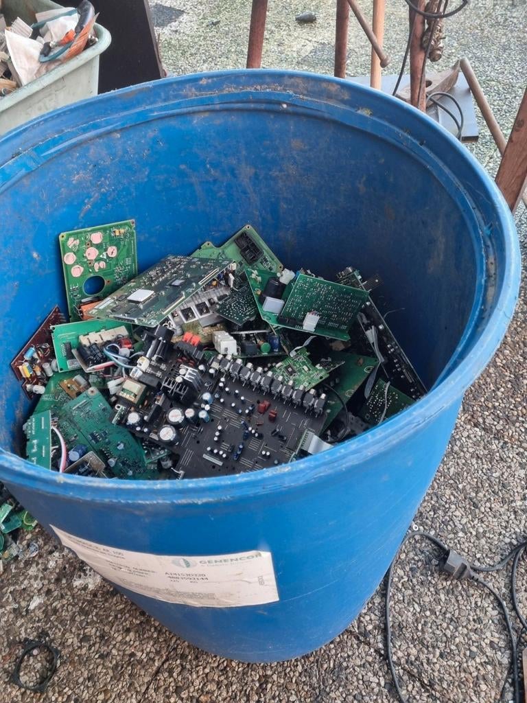Gezocht Partijen printplaten voor recycling per kilo, Ophalen of Verzenden