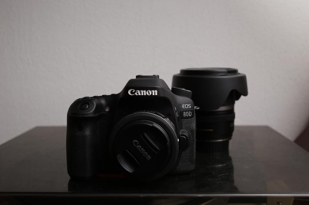 Canon EOS 80D + EF-S 10-22mm en 24mm f/2.8 – Compleet pakket, Spiegelreflex, Canon, Ophalen of Verzenden, Zo goed als nieuw