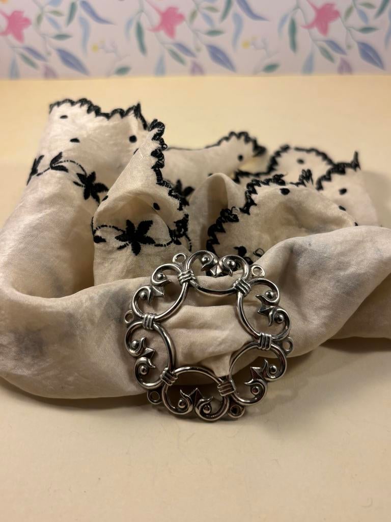 Zilveren broche/ sjaalklem, Sieraden, Tassen en Uiterlijk, Broches, 4 tot 7 cm, Ophalen of Verzenden, Zo goed als nieuw, Zilver