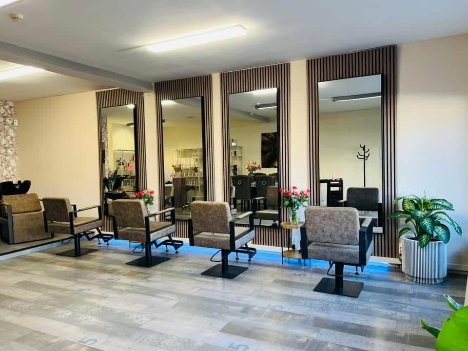 kappersstoel of beauty werkruimte  te huur, Zonder afspraak, Permanenten