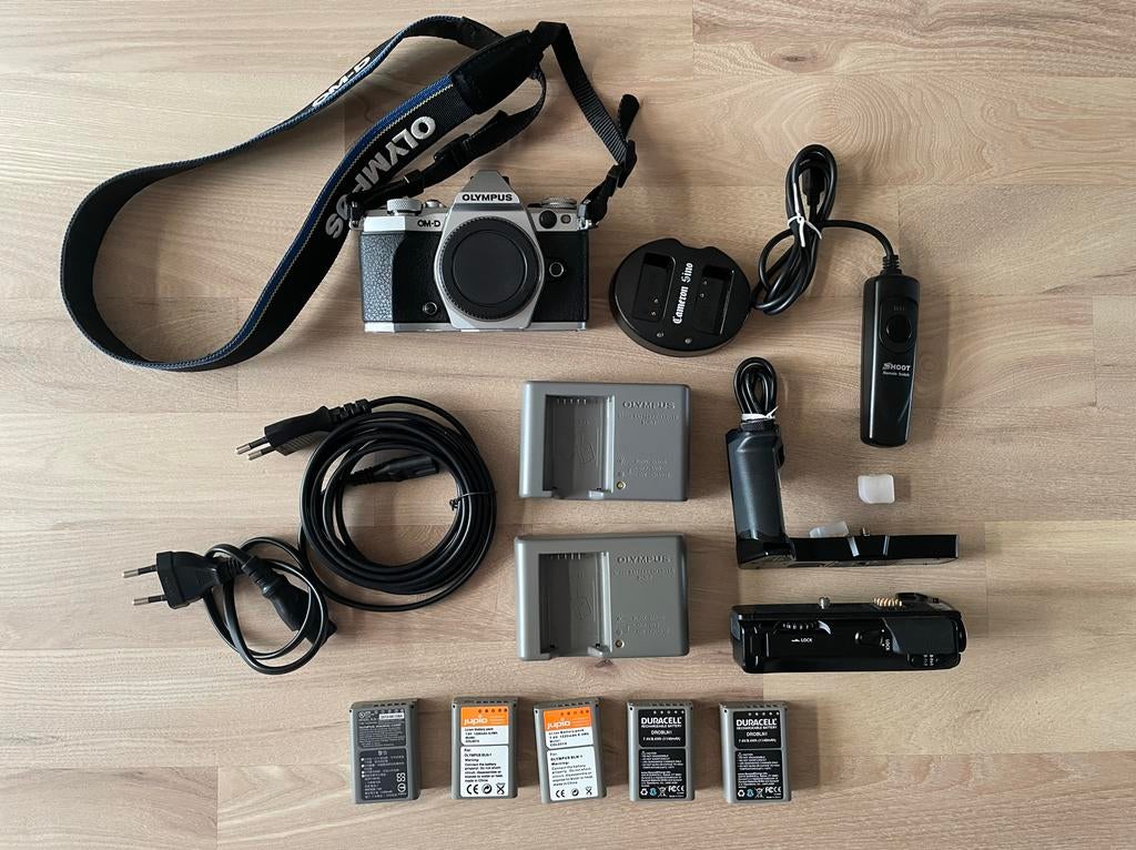 Olympus OM-D EM5 Mark II camera body met veel accessoires, Audio, Tv en Foto, Fotocamera's Digitaal, Gebruikt, Spiegelreflex, Olympus