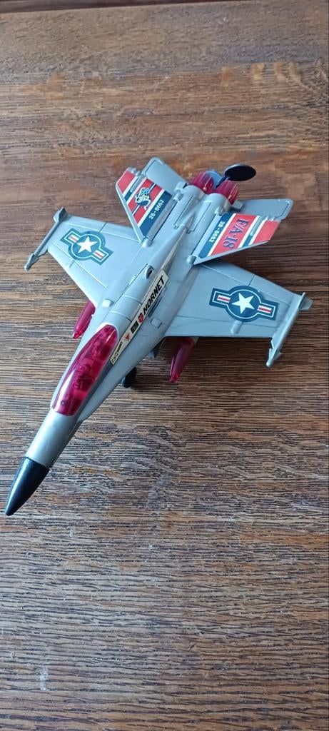 VLIEGTUIG DE HORNET  F / A - 18 28-8662MET MOTOR AANDRIJVING, Verzamelen, Speelgoed, Ophalen of Verzenden