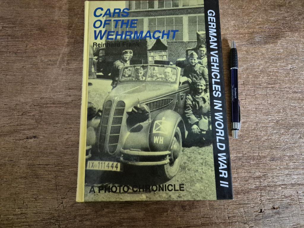 WO2 militaria Boek 'Cars of the Wehrmacht' naslagwerk, Ophalen of Verzenden, Landmacht, Duitsland, Boek of Tijdschrift