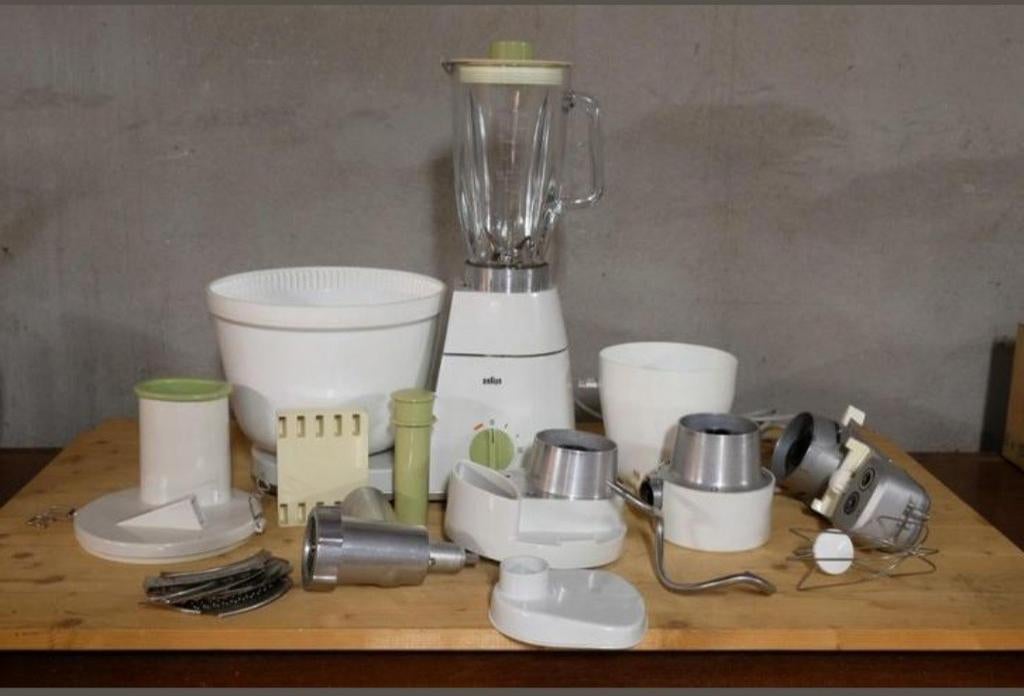 Vintage Braun KM32 Keukenmachine - Iconisch Design!, Gebruikt, Info@braun.com, 1 tot 2 liter, 3 snelheden of meer