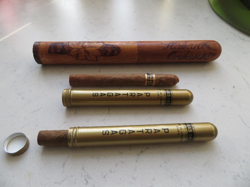 Houten sigarenkoker met aluminium koker incl sigaar uit Cuba, Ophalen of Verzenden, Gebruikt, Overige typen
