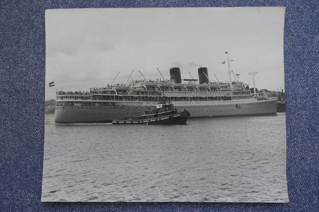 Passagiersschip de Johan van Oldenbarnevelt, Verzamelen, Ophalen of Verzenden, Zo goed als nieuw, Motorboot, Kaart, Foto of Prent