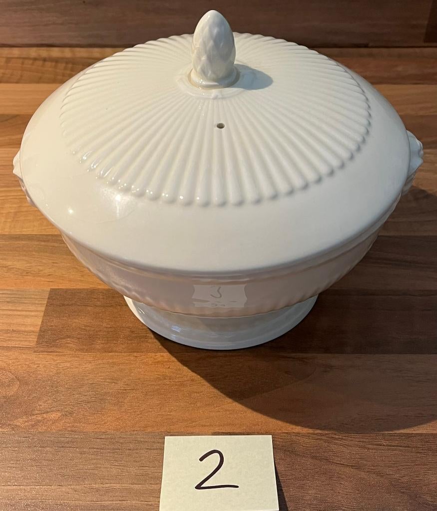 Wedgwood EDME schaal op voet met deksel, Nieuw, Ophalen of Verzenden, Schaal of Schalen, Wedgwood